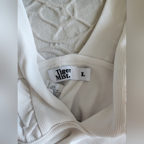 Tiger Mist Ruffle V-Neck Crop Top - Picture 2 of 2